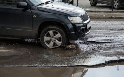 În cazul unor impacturi sau lovituri cu gropi, deciziile rapide pot face diferența între o situație gestionabilă și o criză majoră pentru siguranța rutieră