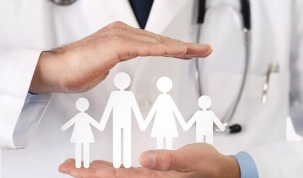 Revolta medicilor de la dispensar: 13 medici mutați cu 23.000 de pacienți