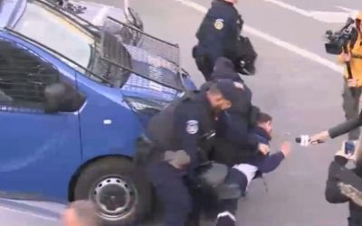 Tensiune extremă în Piața Victoriei: minerii și energeticienii se confruntă cu jandarmii într-un protest tensionat Mitingul spontan al minerilor și energeticienilor din Capitală s-a transformat, marți după-amiază, într-un incident de o gravitate neașteptată, soldat cu confruntări directe între protestatari și forțele de ordine