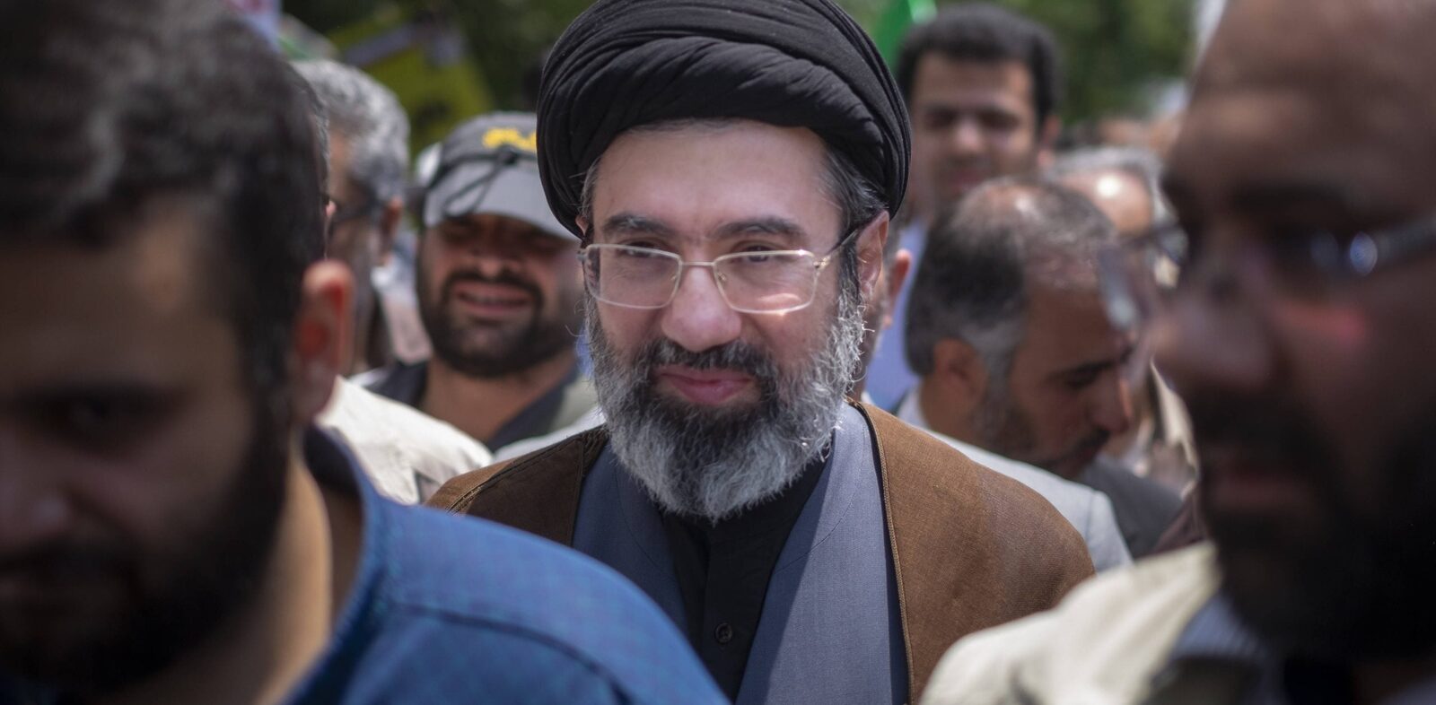 Iranul a făcut un pas crucial în succesiunea la vârful conducerii religioase, după ce Adunarea Experților, un forum restrâns format din 88 de clerici de rang înalt, a desemnat oficial pe Mojtaba Khamenei drept cel de-al treilea lider suprem al țării
