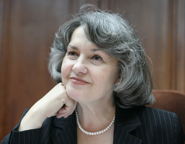 Mona Muscă, fostul ministru și figura publică decorativă a politicii românești, trăiește departe de lumina reflectoarelor Traiectoria politică a Monicăi Muscă, o personalitate marcantă a liberalismului românesc, s-a încheiat oficial în urmă cu aproape două decenii, marcând sfârșitul unei cariere tumultoase și plină de controverse