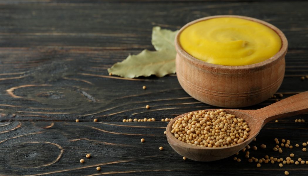 Un sos cald de muștar, simplu de preparat și plin de savoare, poate fi secretul pentru a transforma o friptură obișnuită într-un adevărat deliciu culinar