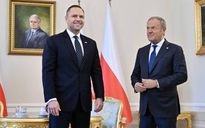 Polonia se pregătește să-și consolideze industria de apărare printr-o inițiativă națională, după ce președintele Karol Nawrocki a trimis marți Parlamentului un proiect de lege menit să finanțeze sectorul din bugetul propriu, reprezentând o alternativă la fondurile europene