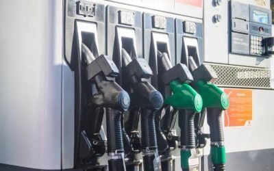 Prețurile la carburanți continuă să atingă noi vârfuri pe fondul tensiunilor în creștere din Orientul Mijlociu, iar experții avertizează că, fără măsuri rapide din partea autorităților, scenariul sumbru al prețurilor extreme devine tot mai real