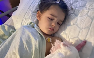 O mamă din Marea Britanie trăiește un coșmar de nedescris, confruntându-se cu o boală rară și extrem de agresivă care îi amenință fiica