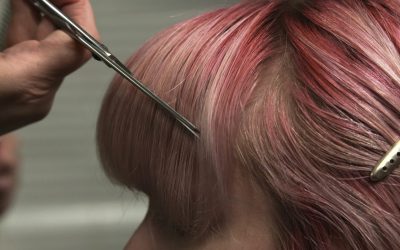 Mitul că tunsul frecvent accelerează creșterea părului a fost de mulți ani parte din credințele populare, dar studiile științifice recente dezmint această idee