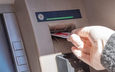 Pensionarii din România își vor vedea banii în conturile bancare chiar începând de joi, 12 martie, după ce Casa de Pensii a finalizat, în mod oficial, transferurile de fonduri către instituțiile bancare