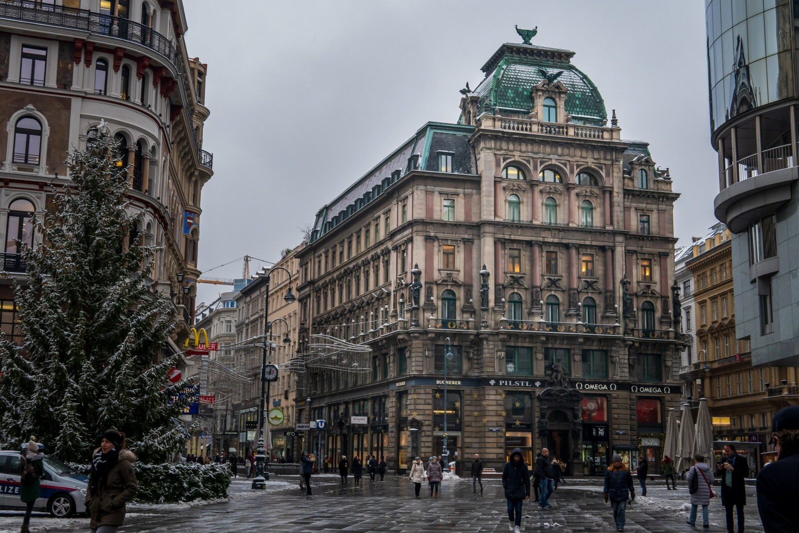 Tragedie în inima Vienei: patru morți după prăbușirea schelelor într-un cartier istoric O atmosferă de tristețe a cuprins marți capitala Austriei, după ce o tragedie de proporții a șocat localnicii și autoritățile