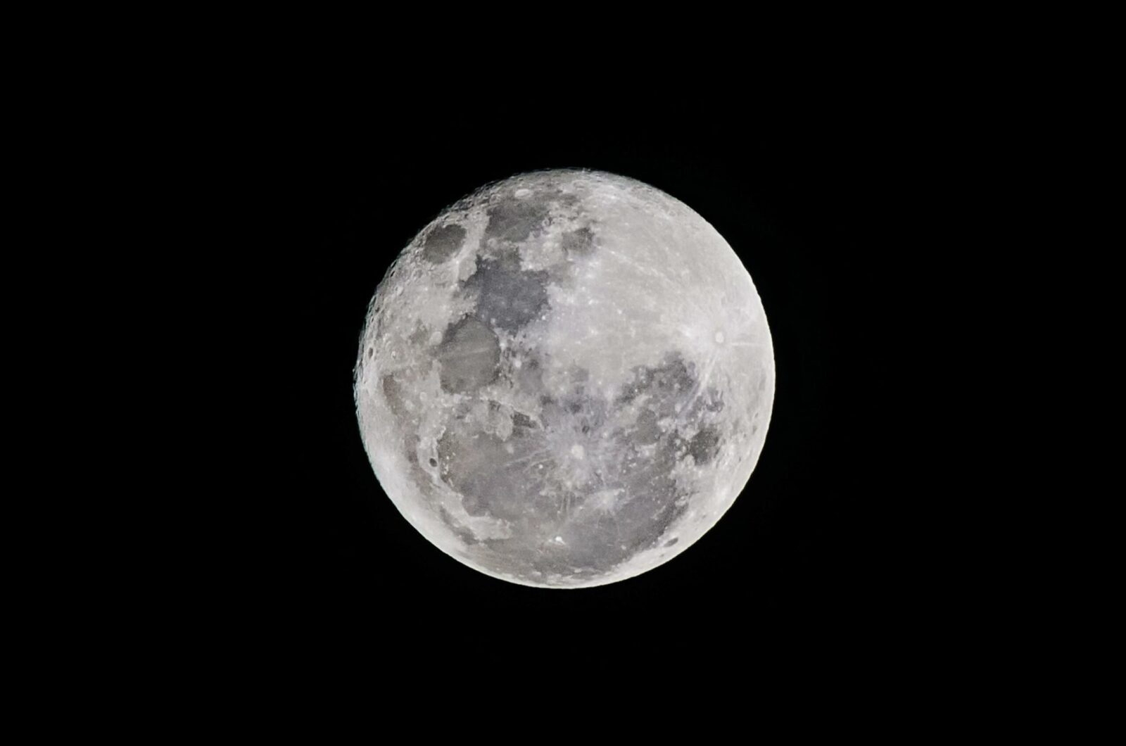NASA renunță la stația orbitală Artemis, vrea bază pe Lună