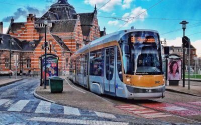 Greva națională anunțată în Belgia afectează traficul și provoacă incertitudini pentru turiști și cetățenii români O grevă generală programată să aibă loc joi în Belgia a generat deja semnale de alarmă în rândul autorităților și al călătorilor, în ceea ce privește perturbările semnificative ce vor afecta transporturile aeriene, feroviare și rutiere din regiunile Bruxelles, Flandra și Valonia
