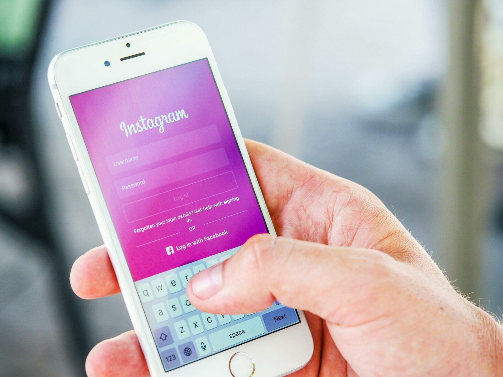 Meta, compania mamă care deține platformele Facebook și Instagram, se confruntă în această dimineață cu o serie de probleme tehnice de amploare