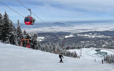 Reduceri semnificative la teleschi și telecabine în Poiana Brașov, menite să încurajeze mai mulți iubitori de sporturi de iarnă să profite de sezonul actual