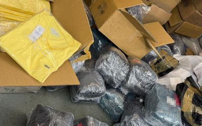 Peste 6.400 de produse vestimentare și parfumuri contrafăcute, cu o valoare estimată la peste un milion de lei, au fost confiscate de polițiștii de frontieră din Giurgiu într-un control inopinat desfășurat pe ruta Turcia-România