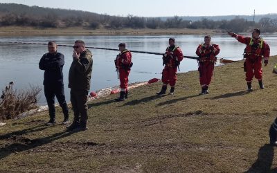 România răspunde solicitării de ajutor a Republicii Moldova în fața unei crize de poluare a fluviului Nistru Răspuns prompt la o situație critică: România a oferit, vineri, asistență internațională gratuită Republicii Moldova pentru a ajuta la gestionarea unei situații de urgență provocate de deversarea unor substanțe poluante în sectorul amonte al fluviului Nistru