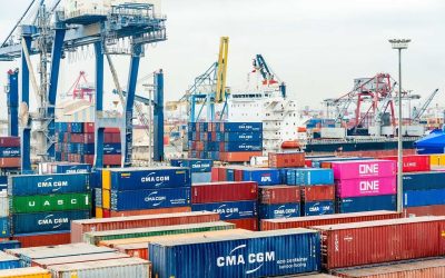 Deficitul comercial al României a înregistrat cea mai semnificativă reducere din ultimii ani în ianuarie, în contextul în care importurile au scăzut mai rapid decât exporturile, semnalând o ajustare impresionantă a dinamicii comerțului exterior