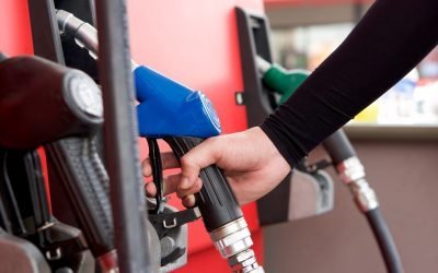 Scumpirea carburanților în România pare să fi atins un nivel alarmant, cu prețuri care continuă să urce în ciuda încercărilor de a calma piața