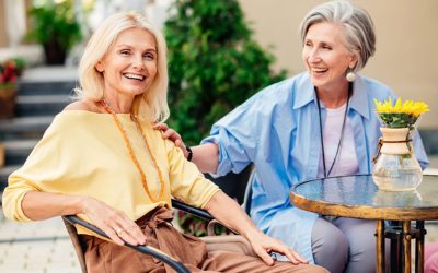 În era digitală, unde rețelele sociale și interacțiunile rapide domină viața cotidiană, fenomenul paradoxal al diminuării numărului de prieteni apropiați devine tot mai frecvent