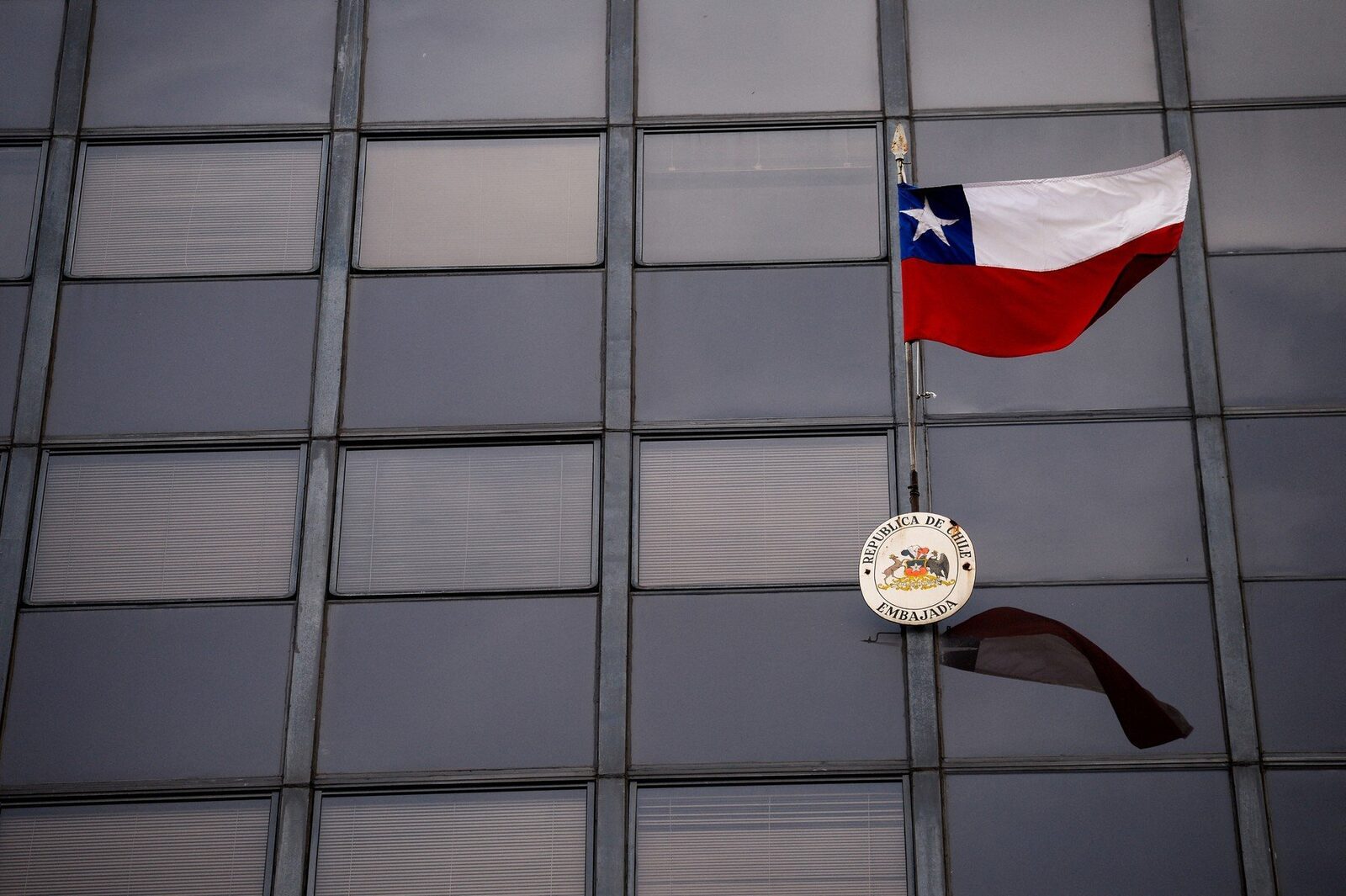 Chile și Statele Unite semnează un acord pentru securizarea aprovizionării cu minerale critice și pământuri rare Noul guvern chilian, condus de președintele de extremă dreapta José Antonio Kast, a anunțat joi semnarea unui acord istoric cu Statele Unite menită să consolideze colaborarea în domeniul aprovizionării cu minerale critice și pământuri rare