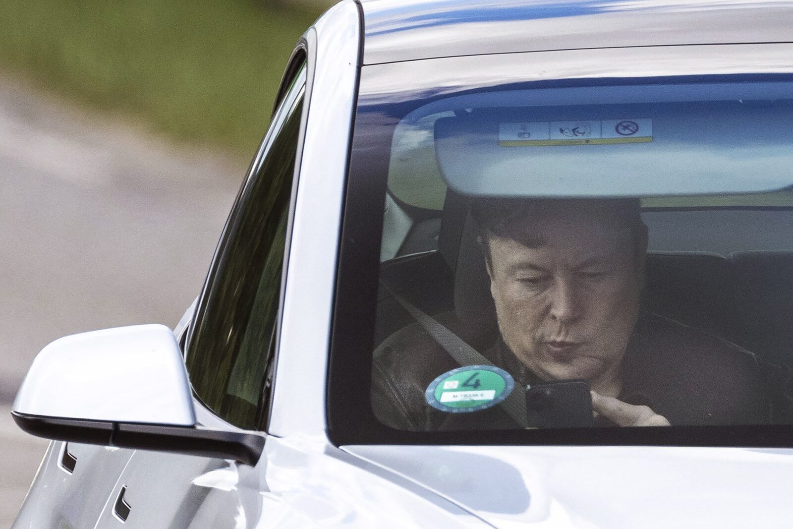 Tesla se pregătește să devină un jucător important pe piața energiei din Marea Britanie, anunțând recent obținerea unei licențe pentru furnizarea de electricitate în vederea alimentării locuințelor, o dovadă clară a ambițiilor companiei de a-și extinde influența dincolo de fabricarea mașinilor electrice