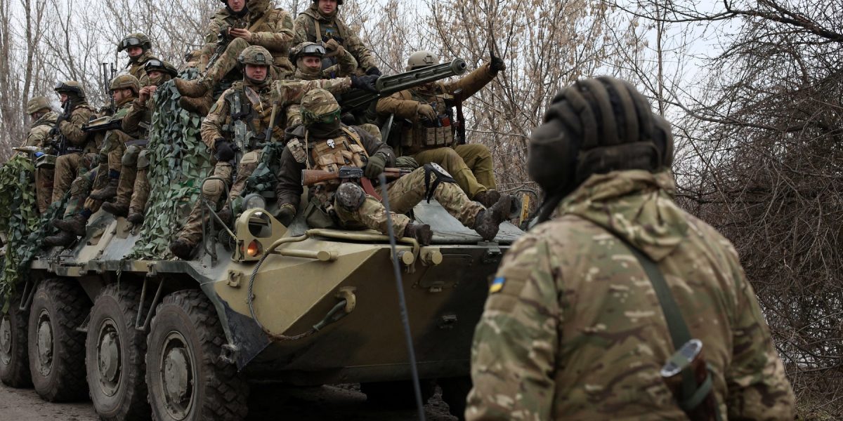 Ucraina instaurează restricții stricte pentru militari, interzicându-le participarea la jocuri de noroc în timpul stării de urgență În contextul tensiunilor tot mai intense din Ucraina, autoritățile de la Kiev dau un semnal clar privind disciplina și comportamentul personalului militar în perioade de criză