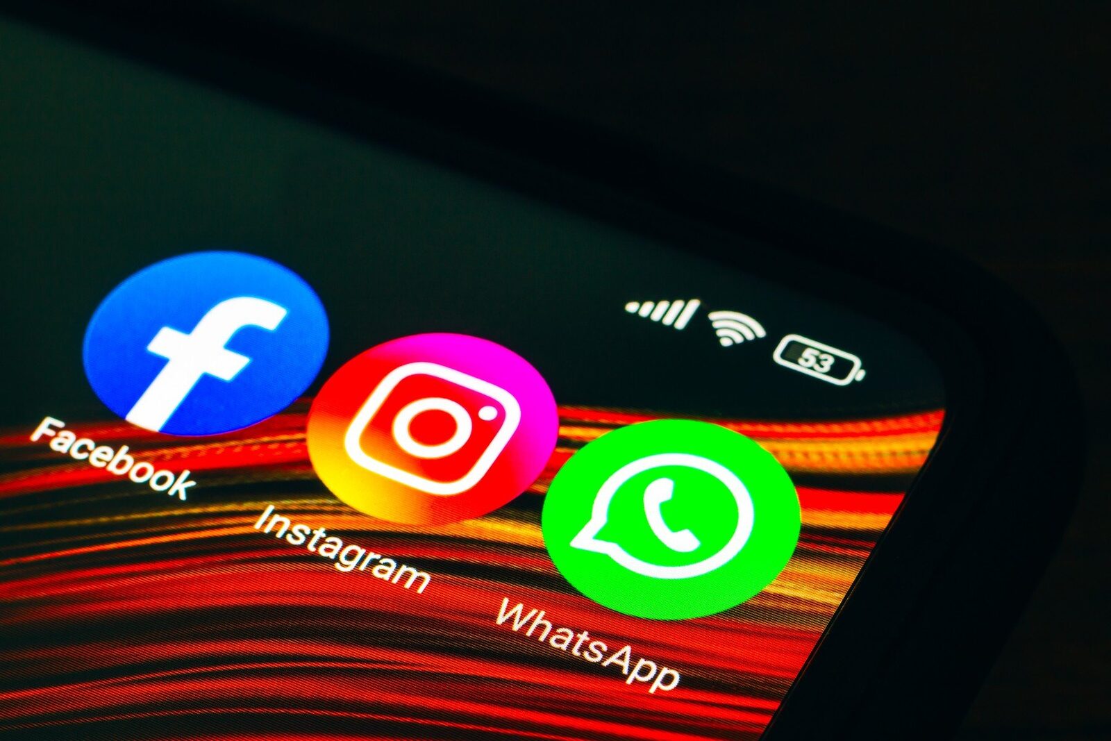 Instagram face un pas major înapoi în domeniul criptării mesajelor, o mișcare surprinzătoare pentru o companie care, ani la rând, a promovat această tehnologie ca fiind viitorul securității în comunicarea online