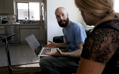 Patreon și frustrarea creatorilor în fața dominanței tehnologiei AI: o voce critică din industrie Jack Conte, CEO-ul platformei de abonamente pentru creatorii de conținut, Patreon, a lansat recent un avertisment dur privind evoluția tehnologiei de inteligență artificială și impactul acesteia asupra economiei creatorilor independenți
