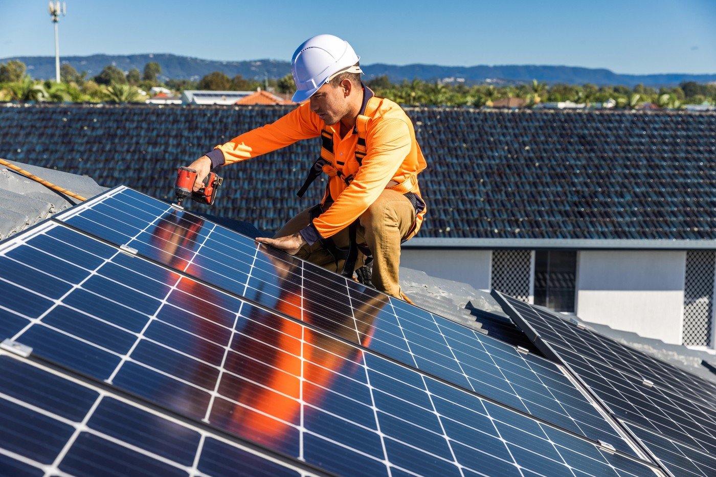 România trebuie să se adapteze rapid noilor standarde europene privind eficiența energetică a clădirilor, odată cu adoptarea de către Uniunea Europeană a unor directive care impun schimbări semnificative în modul în care ne gândim la construcții și consumul de energie
