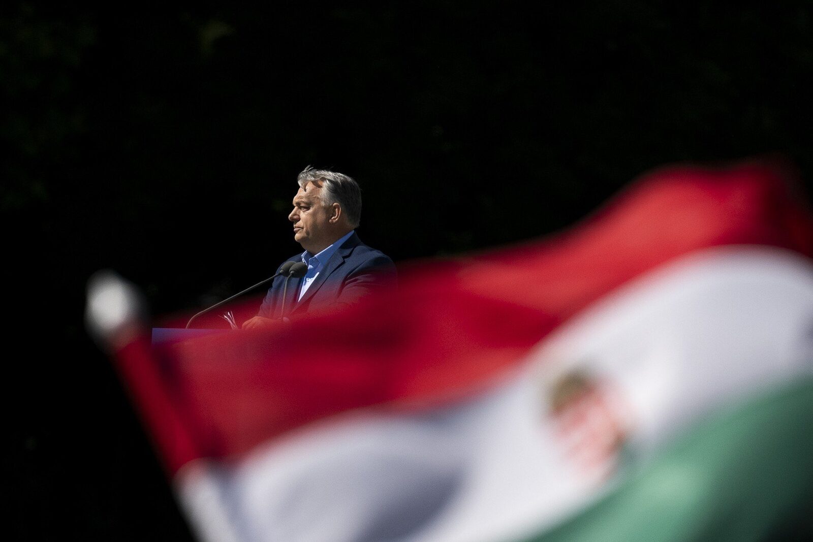 Viktor Orban acoperă străzile din Budapesta cu portretele lui Zelenski, von der Leyen și Weber, cu o lună înainte de alegeri