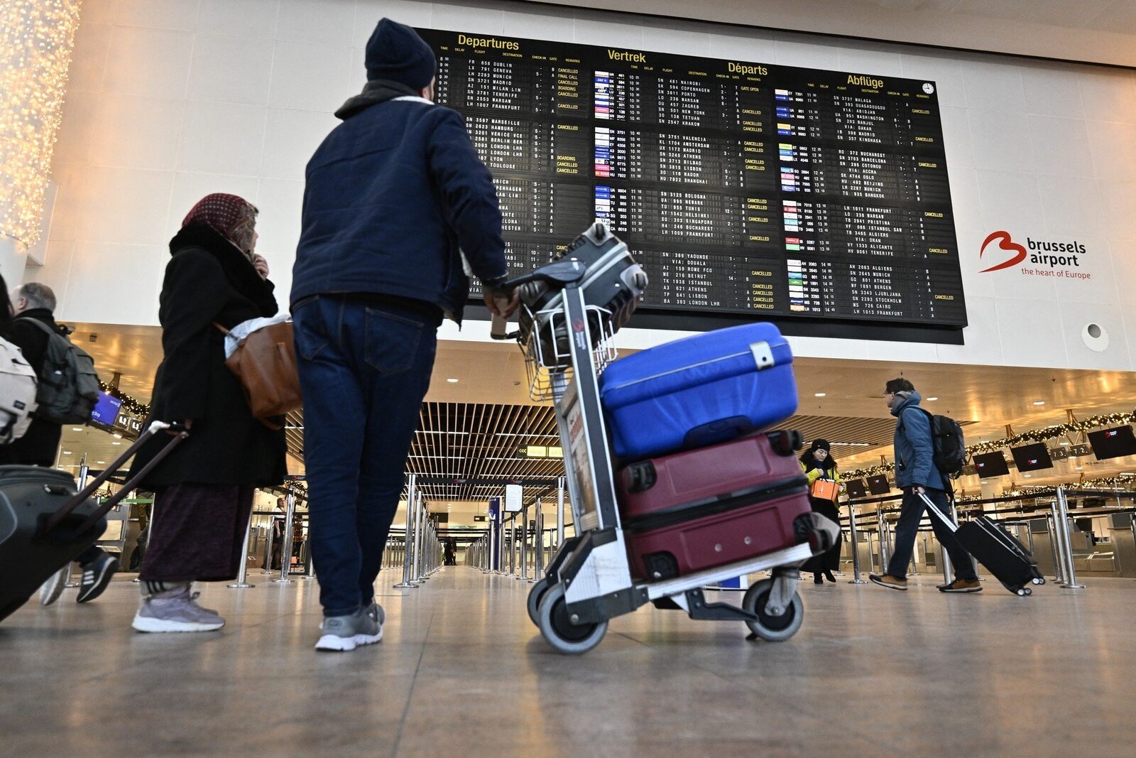Grevă națională în Belgia: perturbări majore ale transporturilor și avertismente pentru cetățenii români După o avertizare oficială emisă de Ministerul Afacerilor Externe, cetățenii români aflați în Belgia sau planificând o deplasare în această țară trebuie să se pregătească pentru perturbări semnificative ale transporturilor