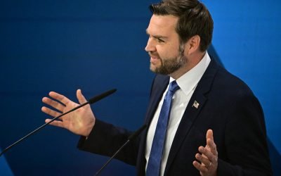 JD Vance își schimba radical abordarea politică: de la reticență la susținere publică pentru candidatul republican la alegerile prezidențiale din 2024 Unul dintre cei mai influenți și controversați membri ai noului val de lideri conservatori din Statele Unite, JD Vance, a făcut un pas semnificativ spre reconciliere și unitate în tabăra republicană