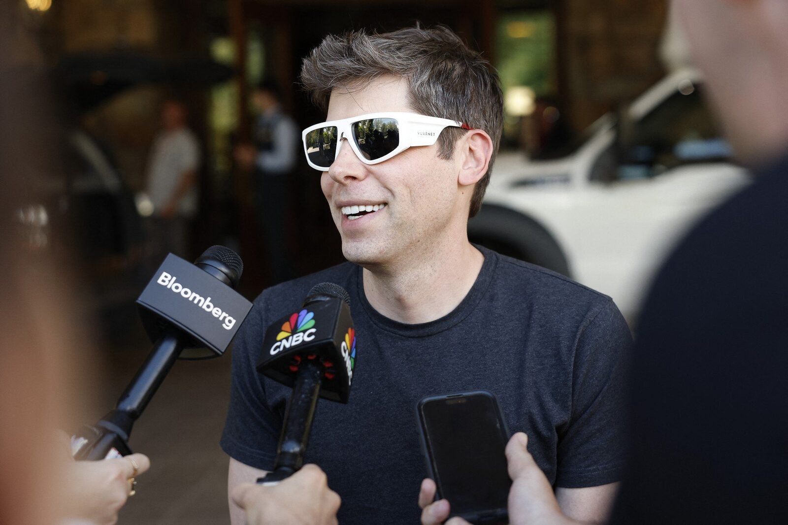 Inteligența artificială devine o utilitate de bază: viziunea unei dezvoltări revoluționare Sam Altman, CEO-ul OpenAI, a făcut o declarație neașteptată la un eveniment de amploare din Statele Unite, lansând o viziune revoluționară despre viitorul tehnologiei AI