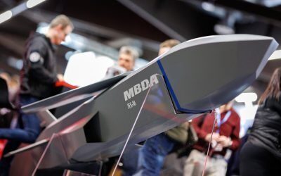 Terenul războiului industrial: companiile de apărare se adaptează rapid în fața provocărilor globale Într-un peisaj economic dominat de companii mari, cu venituri miliardare, există percepția că aceste giganți corporativi sunt adesea mai degrabă lentiviști, reacționând cu dificultate la schimbările rapide ale piețelor