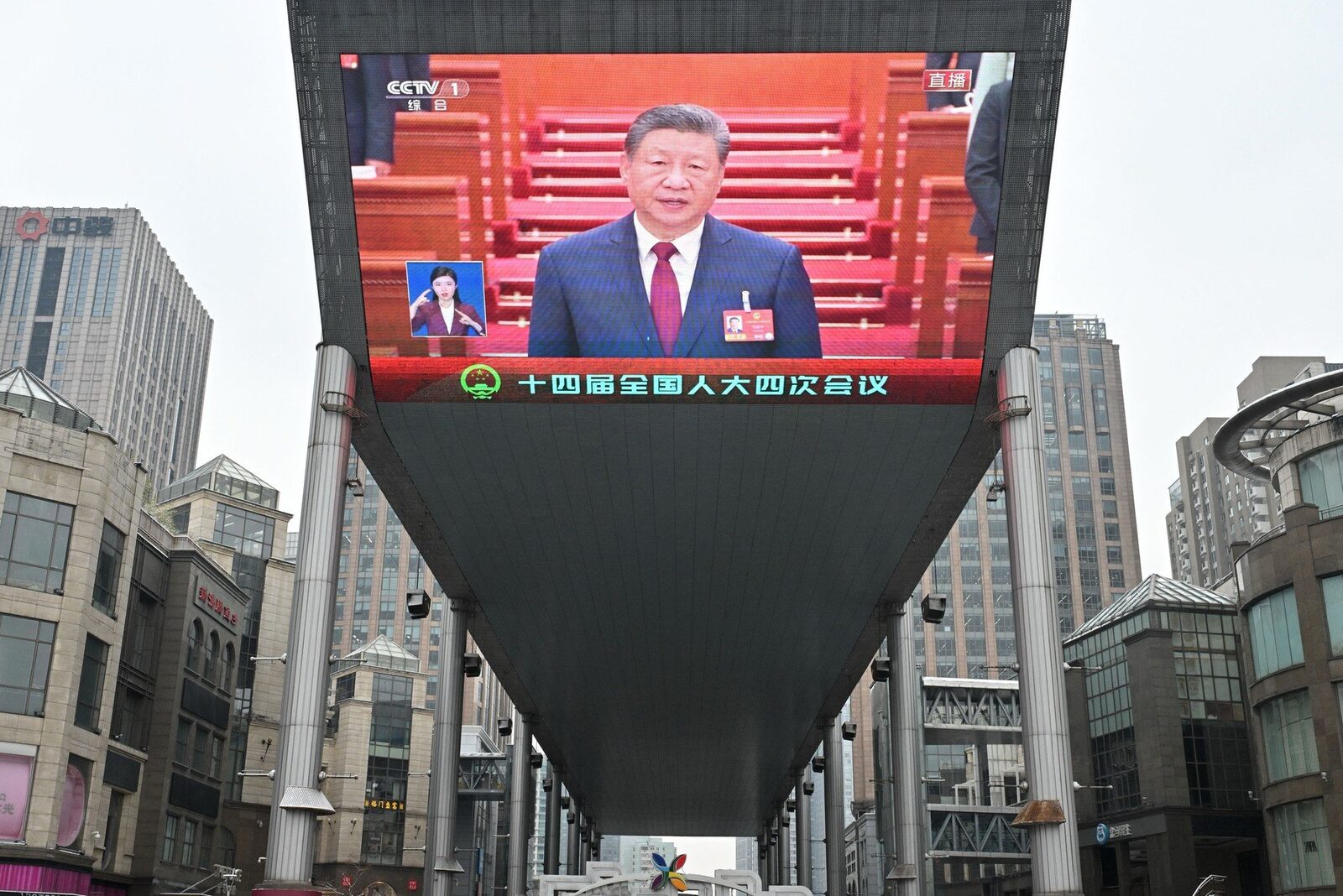 China își reafirmă intenția de a deveni lider mondial în tehnologie, prezentând un amplu plan de dezvoltare pentru următorii cinci ani, axat pe adoptarea agresivă a inteligenței artificiale și a tehnologiilor emergente