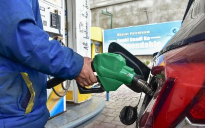 Petrolul depășește 100 de dolari pe baril. Iranul avertizează: posibil ajungem la 200