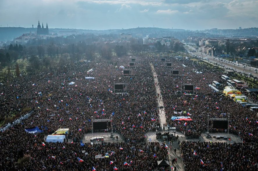Cehii protestează masiv pentru susținerea Europei, cele mai mari demonstrații din ultimii ani