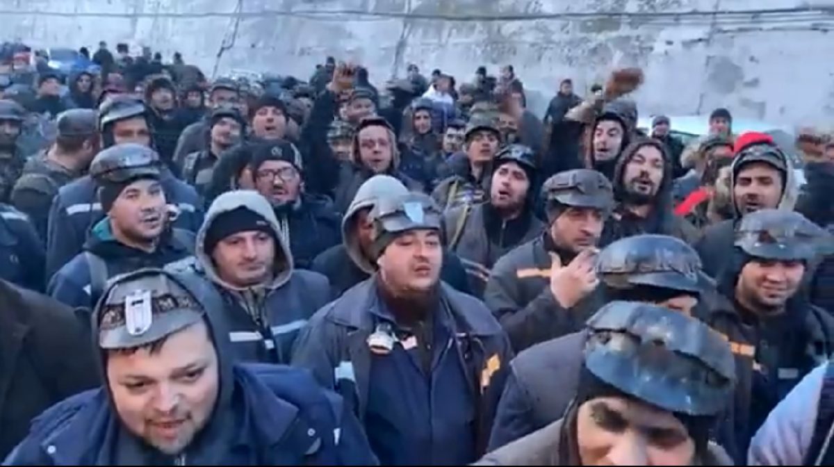 Minerii protestează în fața Guvernului; 1.800 de locuri de muncă, în pericol de la 1 aprilie