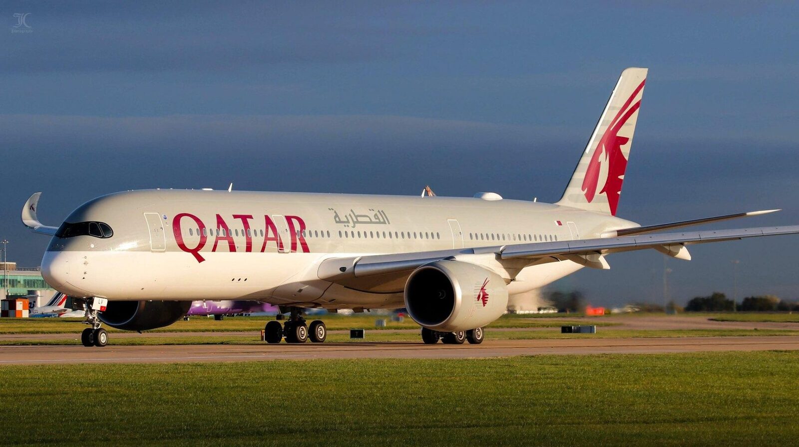 Qatar Airways mută aproape 20 de avioane în Spania pentru protecție în fața amenințărilor din Iran Pe fondul tensiunilor crescute dintre Iran și puterile occidentale, Qatar Airways face un pas strategic pentru a-și asigura flota aeriană