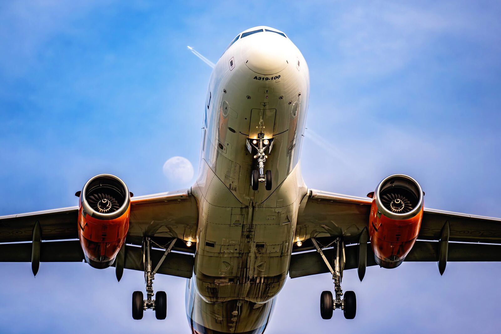 Începând de miercuri, 11 martie, pasagerii care își încep zborurile de pe Aeroportul Internațional „Henri Coandă” din Otopeni sau de pe Aeroportul Băneasa – „Aurel Vlaicu” se pot bucura de o relaxare semnificativă a regulilor privind transportul lichidelor în bagajele de mână