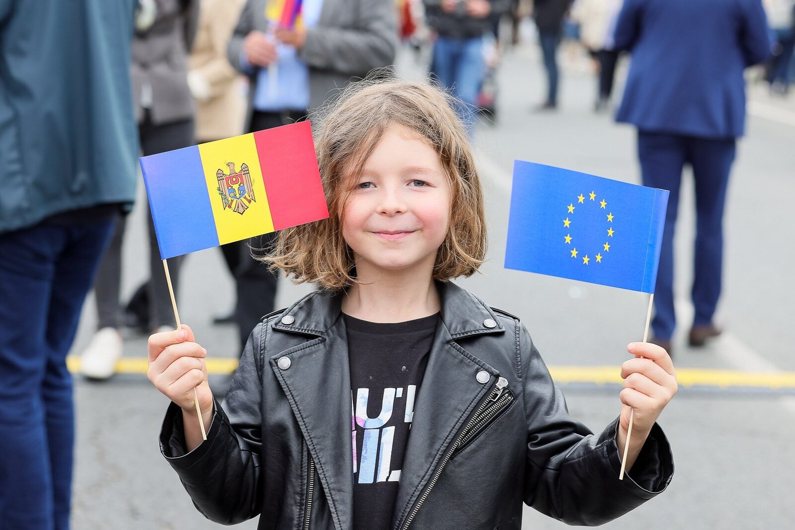 Parlamentul European introduce o clauză de revizuire pentru fondurile destinate aderării și coeziunii în contextul extinderii UE O decizie majoră pentru politica de extindere a Uniunii Europene (UE) a fost anunțată recent de către Parlamentul European, care a propus introducerea unei clauze obligatorii de revizuire a bugetului destinat țărilor kandidat și regiunilor beneficiare de fonduri pentru agricultură și coeziune