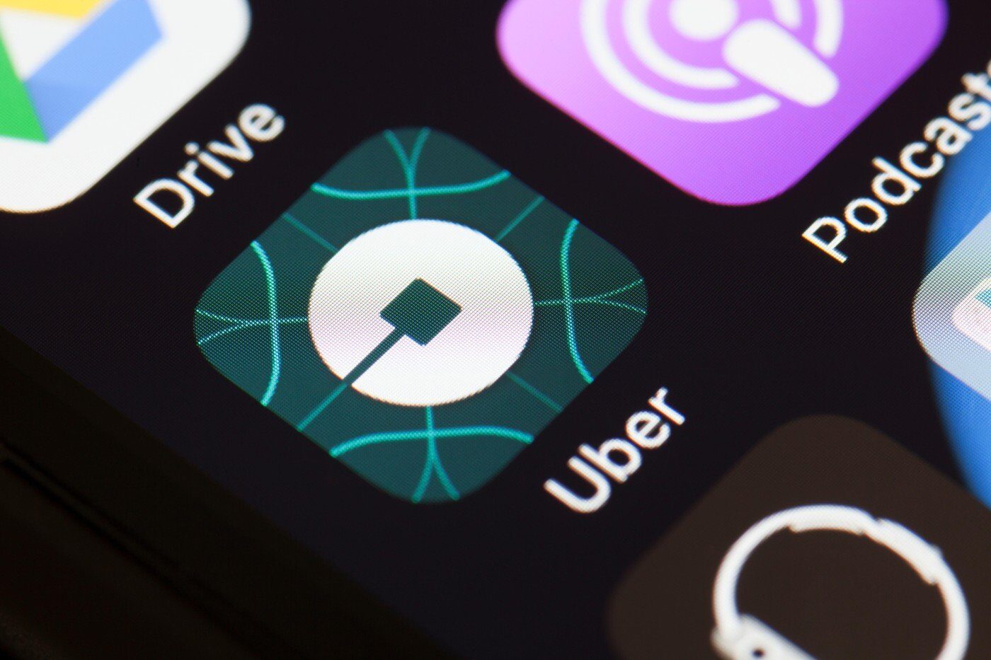 Uber ajută, Tesla pierde cotă de piață