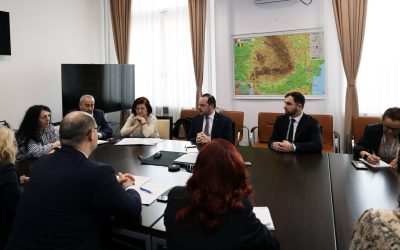 Medici rezidenți din România, în centrul atenției: protecție și predictibilitate în actul medical Situația tinerilor medici aflați în etapa de pregătire profesională în România devine din ce în ce mai actuală în contextul în care sănătatea publică și calitatea serviciilor medicale sunt subiecte de amplă dezbatere la nivel național