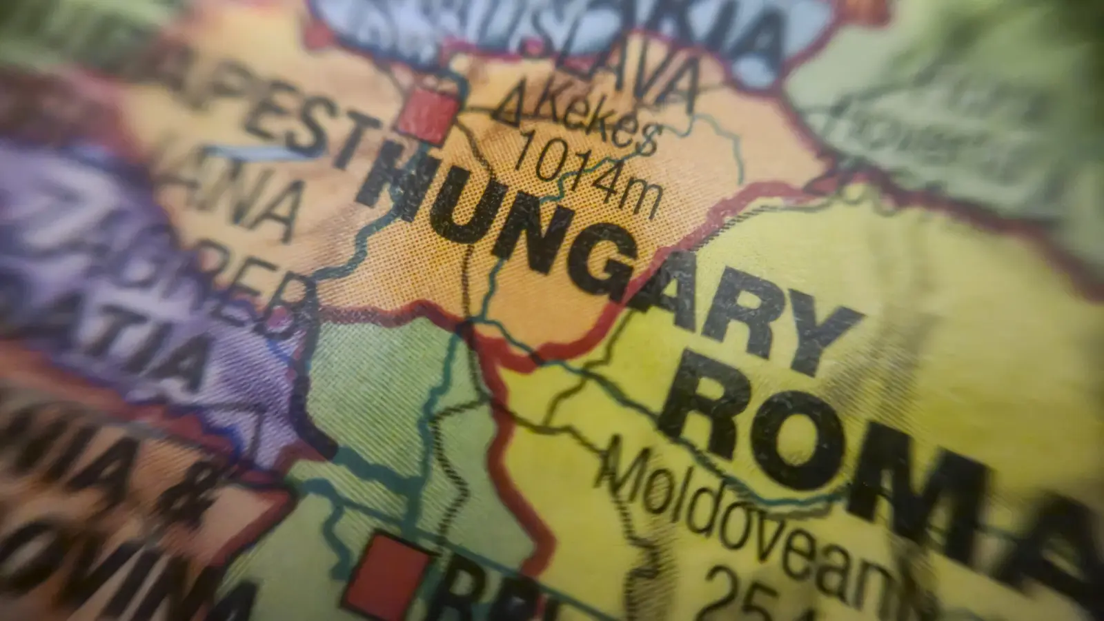 Prețurile la combustibil rămân o problemă sensibilă pentru români, mai ales în contextul în care diferențele față de vecinii maghiari devin tot mai evidente