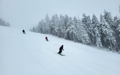 Ultimul weekend de schi în Poiana Brașov: sezonul se încheie prematur din cauza temperaturilor extrem de ridicate Poiana Brașov își încheie sezonul de schi cu o veste neplăcută pentru iubitorii sporturilor de iarnă: sezonul începe să se încheie cu câteva zile înainte de termen, din cauza deteriorării stării pârtiilor