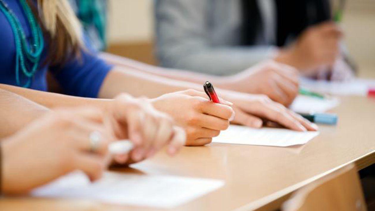 Simulările examenelor naționale, un pilon esențial în pregătirea elevilor pentru evaluările reale, continuă să fie o componentă relevantă în procesul educațional din țară, afirmă ministrul Educației, Mihai Dimian