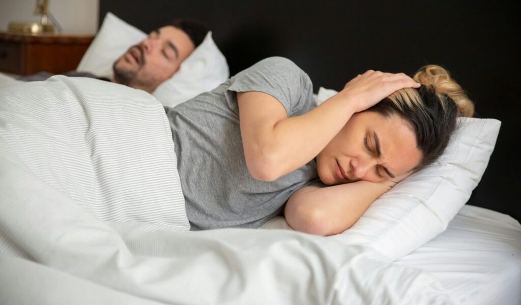 Primăvara poate aduce cu sine un sentiment de revitalizare, dar pentru mulți dintre noi, această perioadă a anului vin cu un val de oboseală persistenta, lipsă de energie și somn neodihnitor