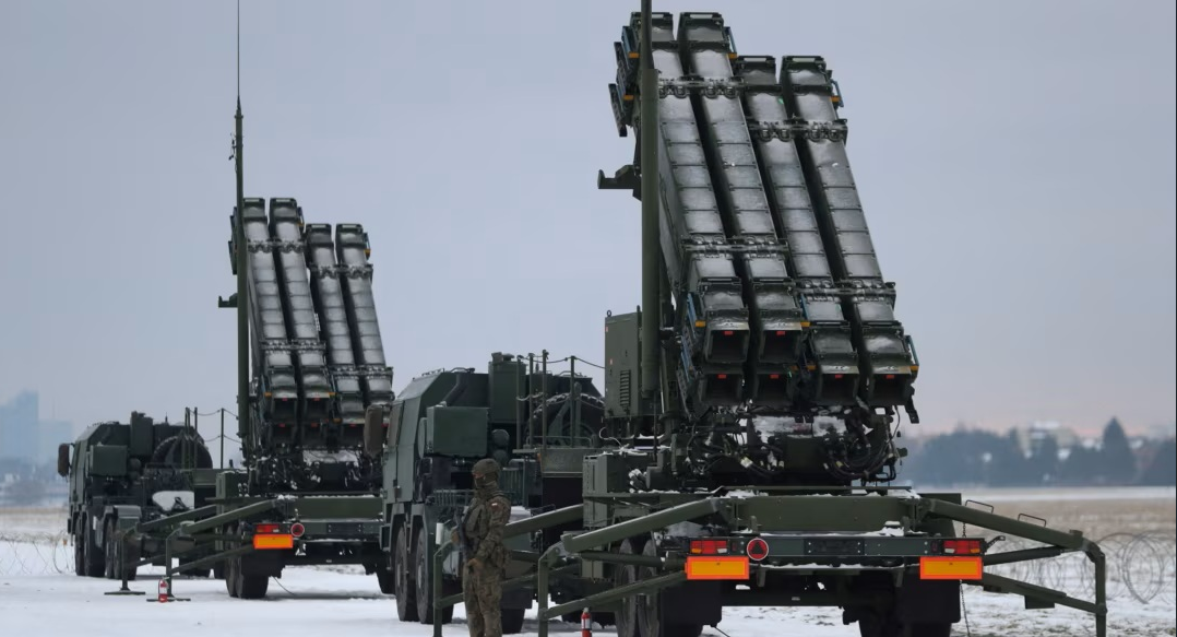 Armata ucraineană a început să utilizeze sistemele de apărare aeriană Patriot încă din primăvara anului 2023, însă numărul exact al acestor sisteme nu a fost făcut public