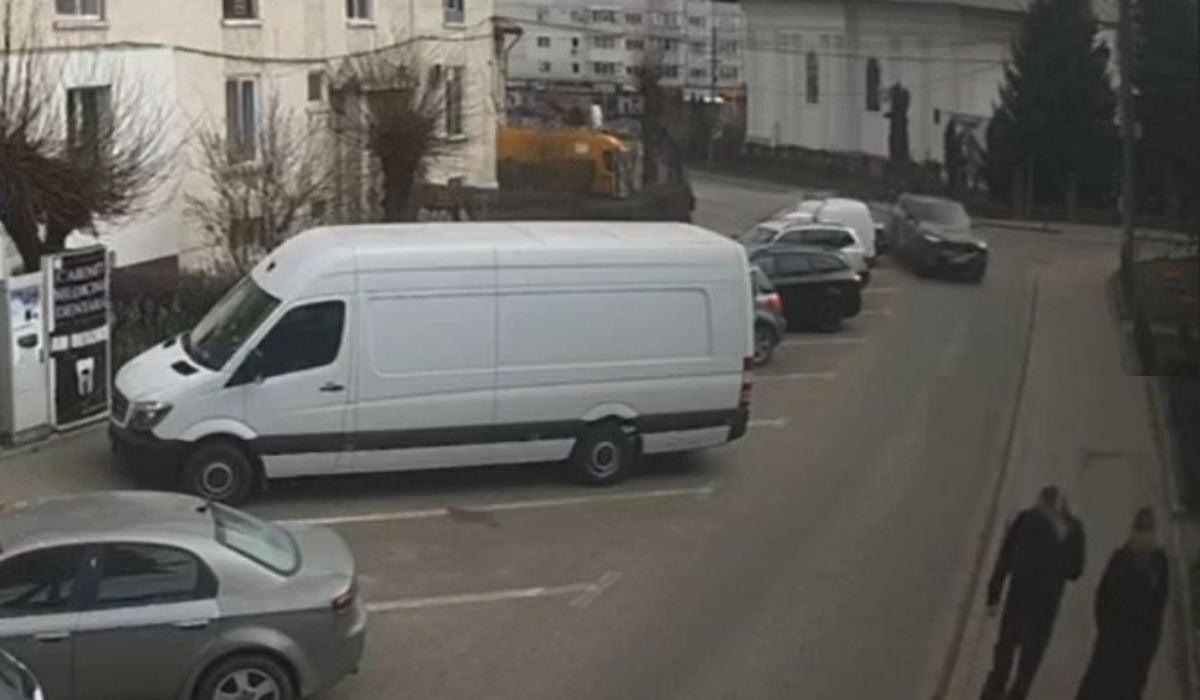 Accident grav pe strada Nicolae Beldiceanu din Fălticeni: un șofer BMW a rătăcit controlul și a răpit doi pietoni pe trotuar Un incident rutier deosebit de grav a zguduit orașul Fălticeni sâmbătă după-amiază, într-o zonă frecventată și insistată de localnici