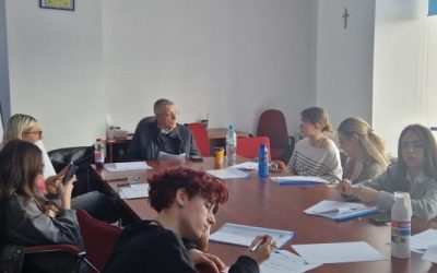 Titu Maiorescu devine centru de învățare pentru studenții de la Relații Publice, după ce Valentin Vîlcu, expert în domeniu și dedicated om de comunicare, le-a oferit o lecție practică despre organizarea unei conferințe de presă