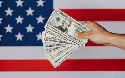 Departamentul Trezoreriei din Statele Unite a anunțat recent o mutare fără precedent: intenționează să marcheze bancnotele americane cu semnătura fostului președinte Donald Trump, în semn de onoare și recunoaștere a influenței sale în istoria recentă a națiunii