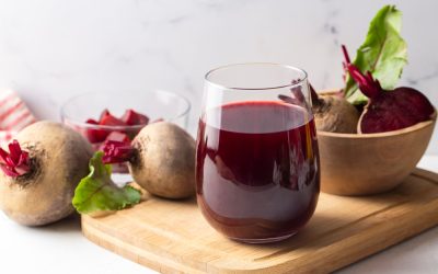 Sucul de sfeclă roșie, un aliat popular în tot mai multe case din România, atrage atenția atât prin beneficiile sale considerate miraculoase, cât și prin limitele pe care le impune în anumite condiții medicale